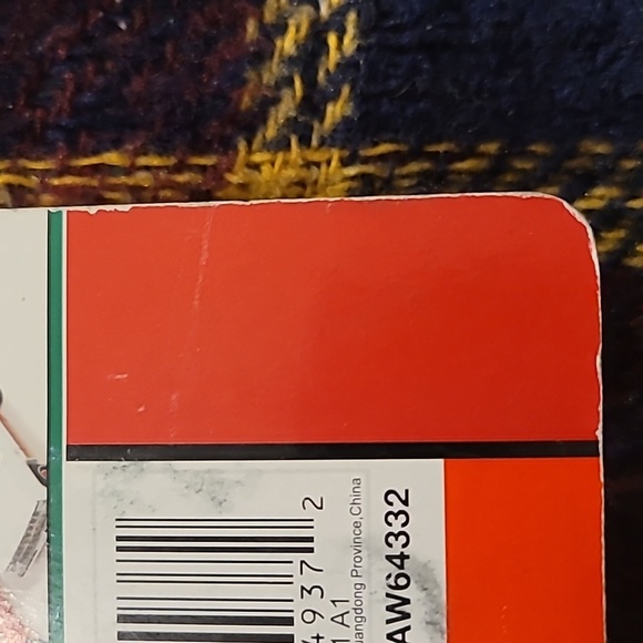 Auto World Muscle Trucks 1984 Chevy Silverado 10 Fleetside - Picture 10 of 11